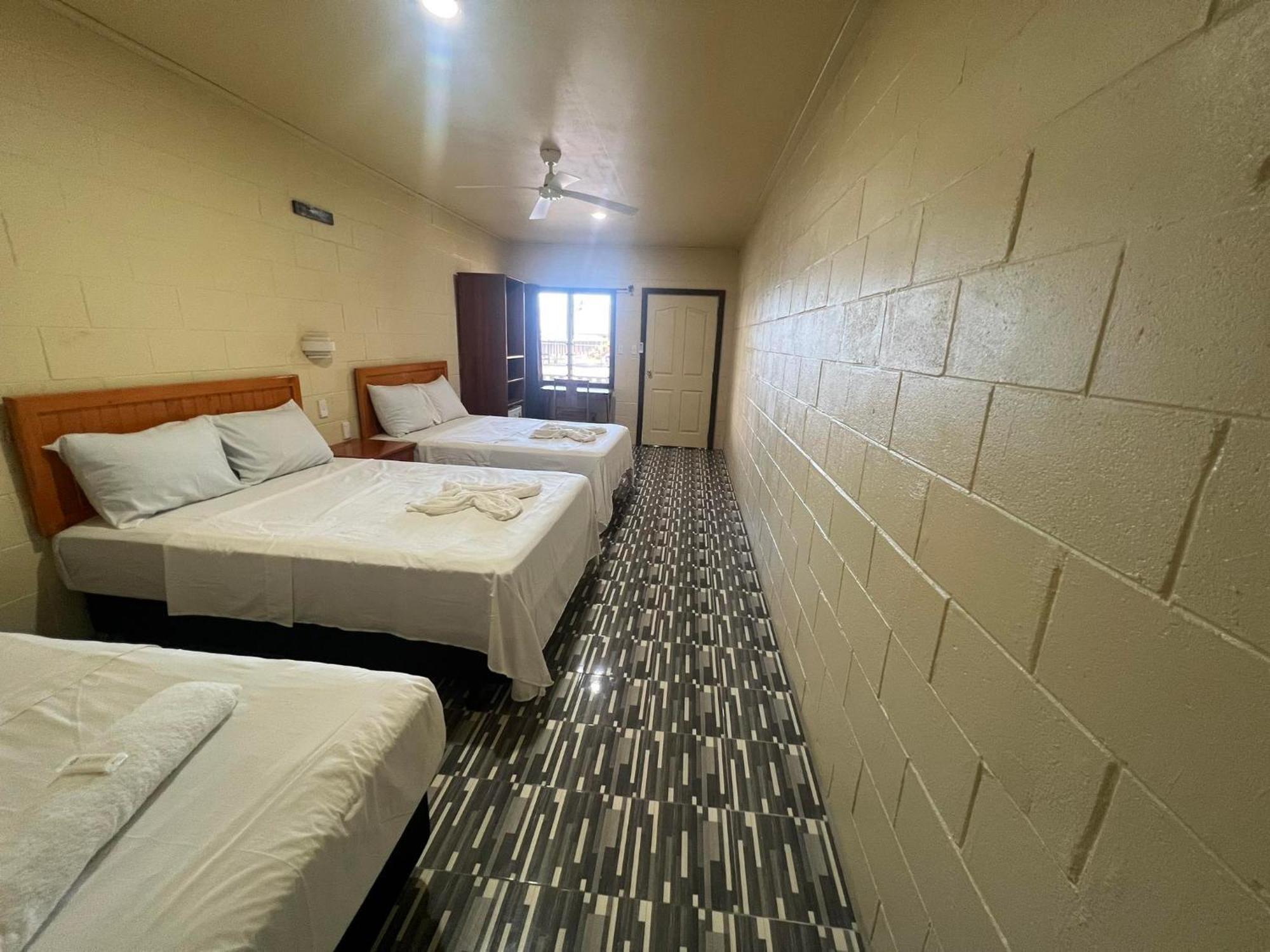موليفانوا Transit Motel المظهر الخارجي الصورة